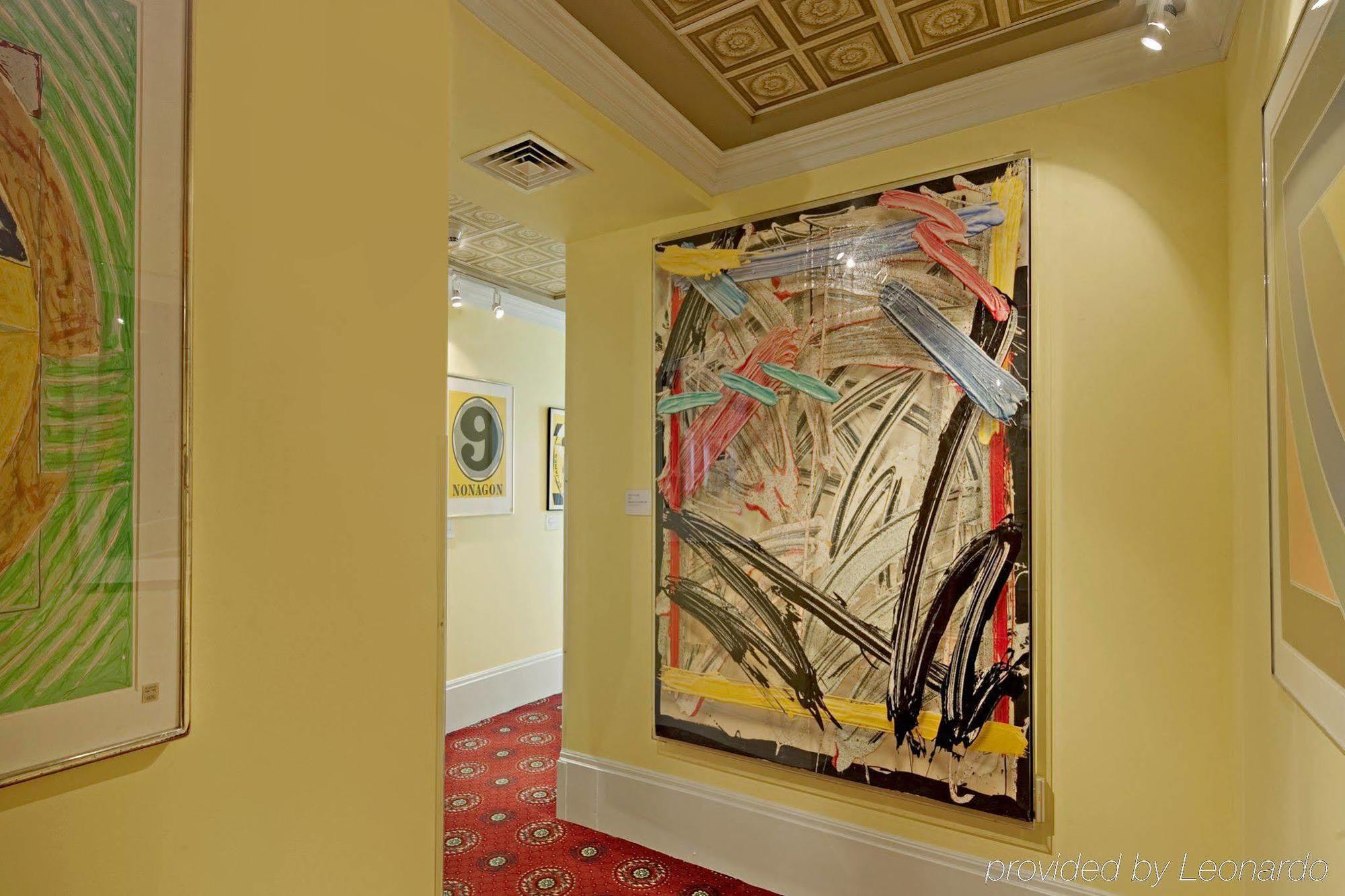Lhotel Монреаль Интерьер фото