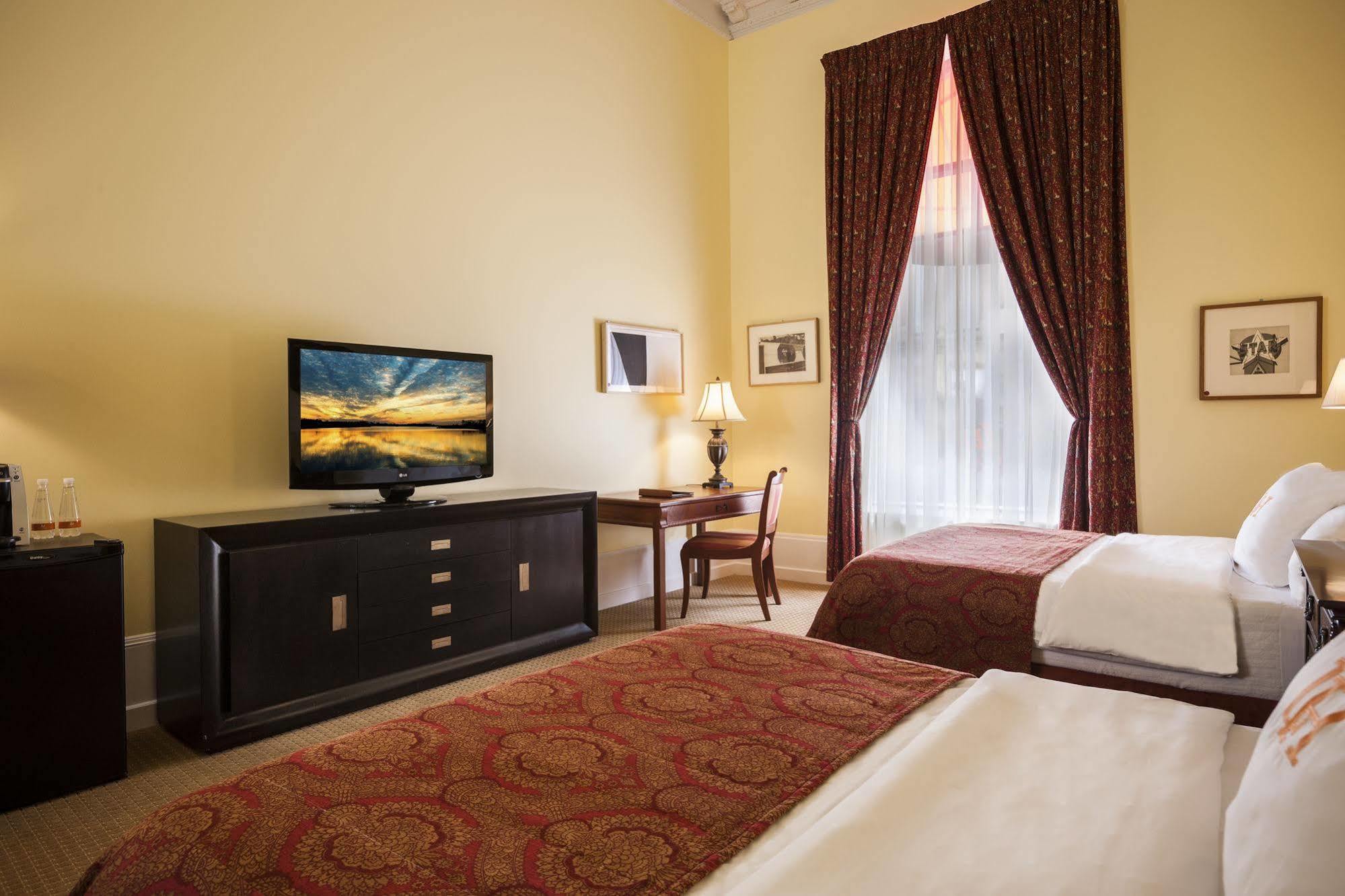 Lhotel Монреаль Экстерьер фото